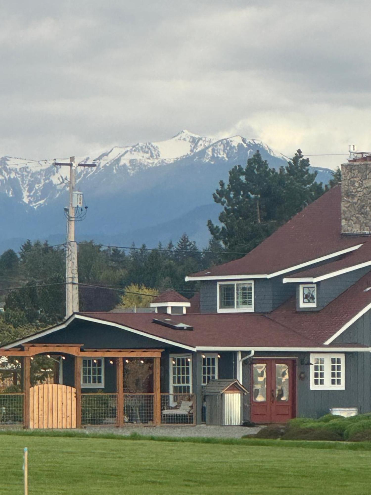 Dungeness Barn House Bed And Breakfast At Two Crows Farm Sequim Eksteriør billede